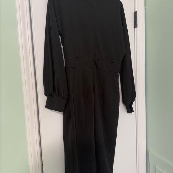 Elegant Black Long Sleeve Dress - Picture 2 of 3